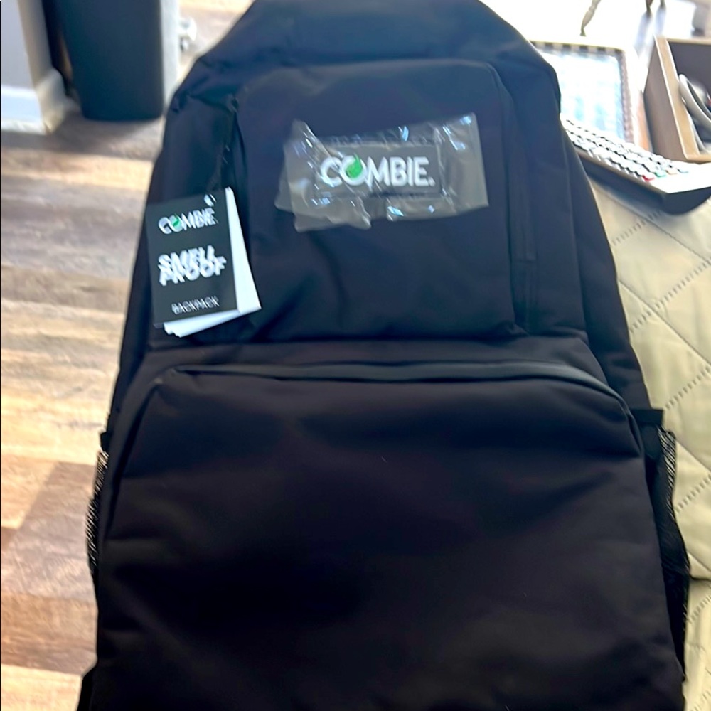 Black Men's smellproof Backpack
